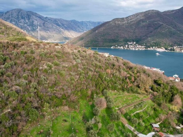 Plac sa pogledom na more u Kamenarima, Herceg Novi — fotografija 12