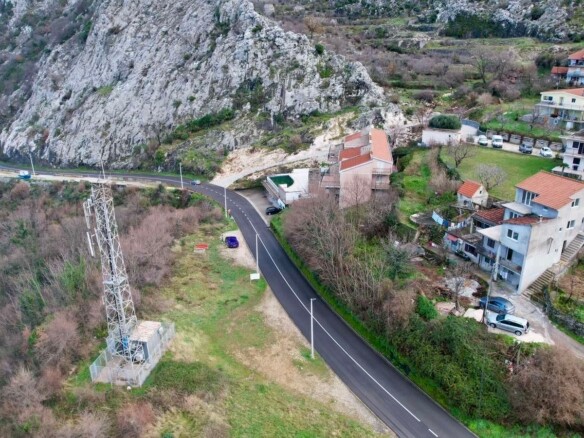 Urbanizovan plac sa pogledom na more, Škaljari, Kotor — fotografija 11