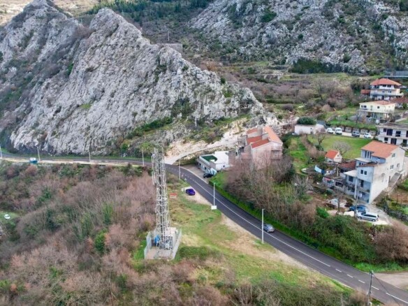 Urbanizovan plac sa pogledom na more, Škaljari, Kotor — fotografija 13