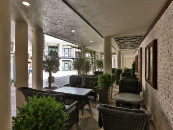 Opremljen restoran sa terasama u Rozinu, Budva — fotografija 2