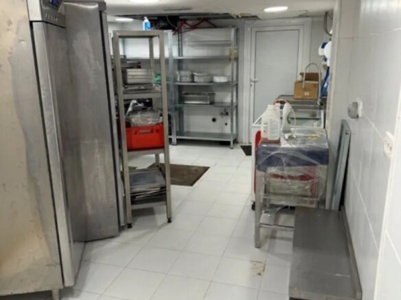 Opremljen restoran sa terasama u Rozinu, Budva — fotografija 5