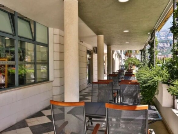Opremljen restoran sa terasama u Rozinu, Budva — fotografija 7