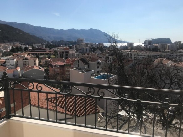Izdavanje: Dvosoban stan 50 m² – Budva — fotografija 2