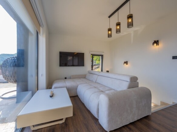 Izdavanje: Kuća 300 m² – Markovići, Budva — fotografija 13