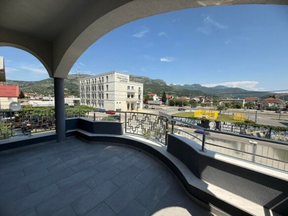 Kuća 320 m² – Podgorica — fotografija 3