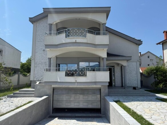 Izdavanje: Kuća 320 m² – Podgorica — fotografija 21