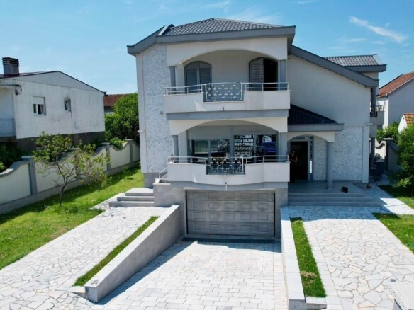 Kuća 320 m² – Podgorica — fotografija 2