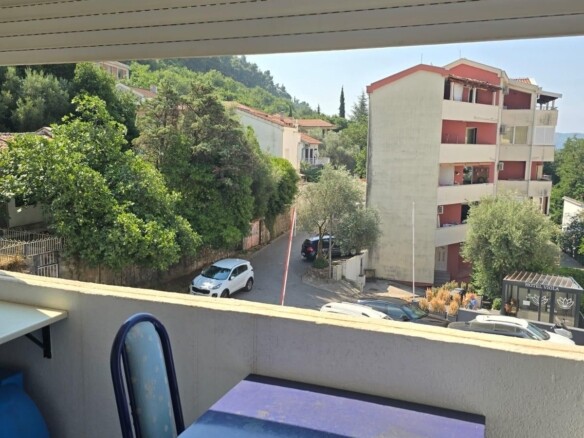 Dvosoban opremljen stan u Podkošljunu, Budva — fotografija 17