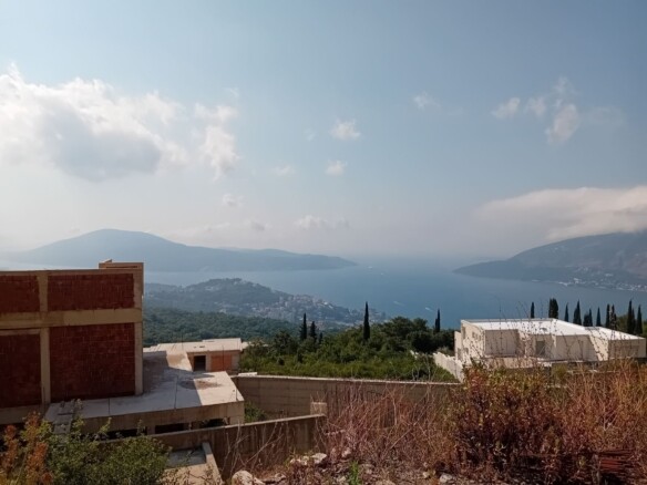 Urbanizovan plac sa pogledom na more, Trebesin, Herceg Novi — fotografija 2