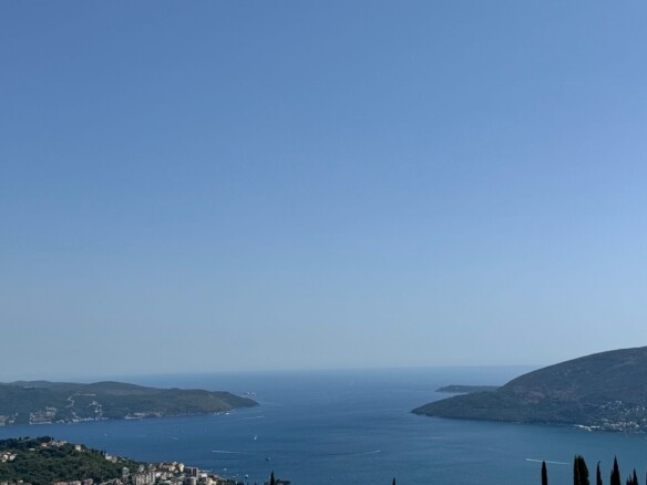 Urbanizovan plac sa pogledom na more, Trebesin, Herceg Novi — fotografija 3