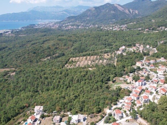 Urbanizovan plac s pogledom na more, Kavač, Kotor — fotografija 6