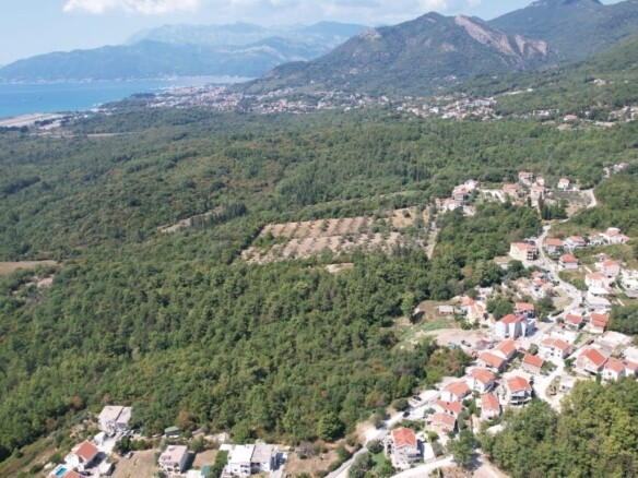 Urbanizovan plac s pogledom na more, Kavač, Kotor — fotografija 7