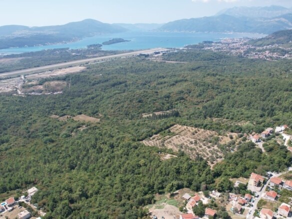 Urbanizovan plac s pogledom na more, Kavač, Kotor — fotografija 14