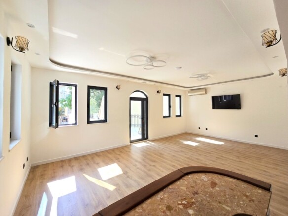Poslovni prostor 440 m² – Budva — fotografija 2