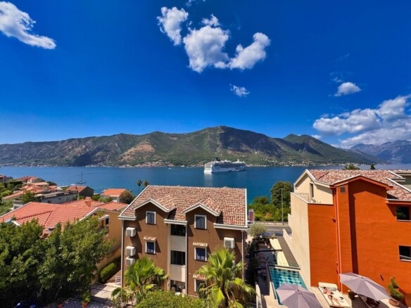Dvosoban stan 82 m² – Dobrota, Kotor — fotografija 2