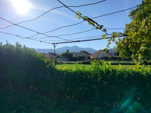 Kuća sa garažom i placem na Cetinju — fotografija 4