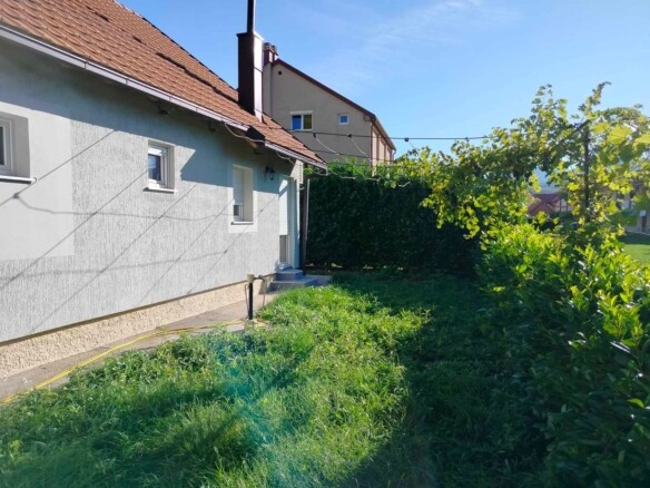 Kuća sa garažom i placem na Cetinju — fotografija 12