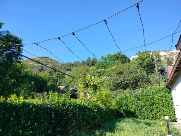 Kuća sa garažom i placem na Cetinju — fotografija 13