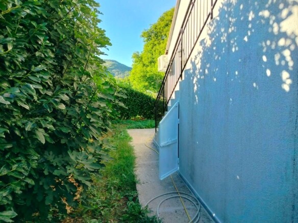 Kuća sa garažom i placem na Cetinju — fotografija 15