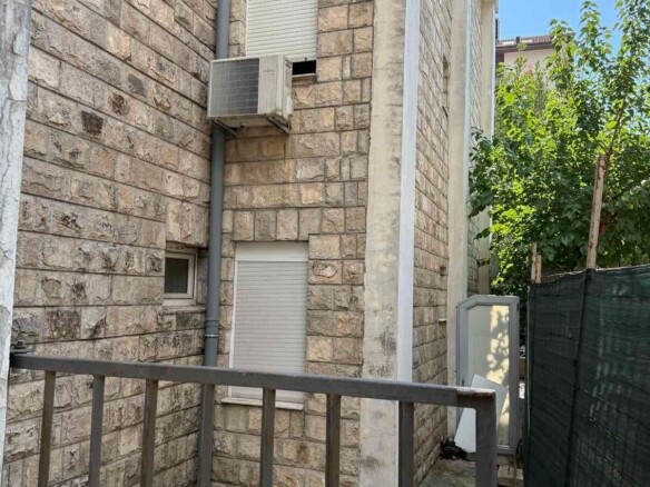 Dvosoban stan za izdavanje u centru Budve — fotografija 15