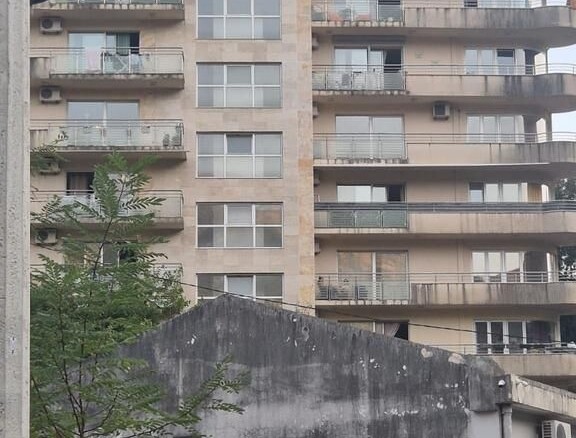 Trosoban stan sa garažom u Bečićima, Budva — fotografija 13