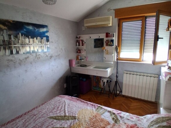Trosoban dupleks stan u centru Podgorice — fotografija 2