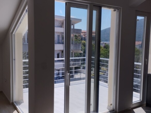 Dvosoban stan sa pogledom na more, Đenovići, Herceg Novi — fotografija 5
