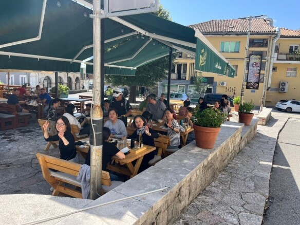 Konoba sa dvorištem u centru Risna, Kotor — fotografija 4