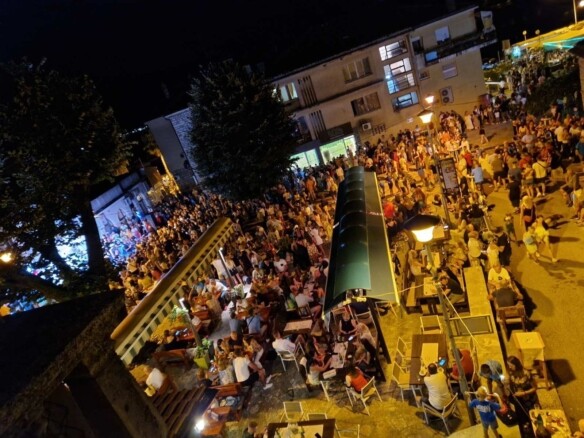 Konoba sa dvorištem u centru Risna, Kotor — fotografija 10