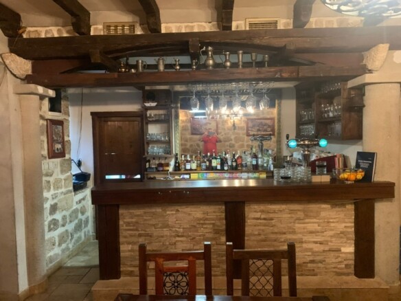 Konoba sa dvorištem u centru Risna, Kotor — fotografija 19