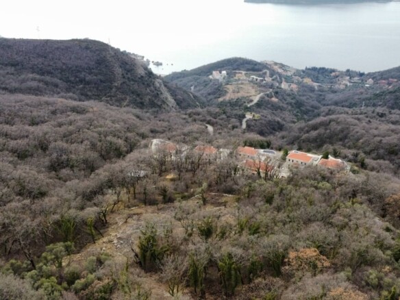 Urbanizovan plac sa pogledom na more, Kuljače, Budva — fotografija 13