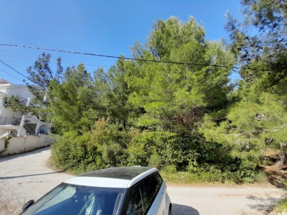 Plac sa započetim objektom i pogledom na more, Bar — fotografija 3
