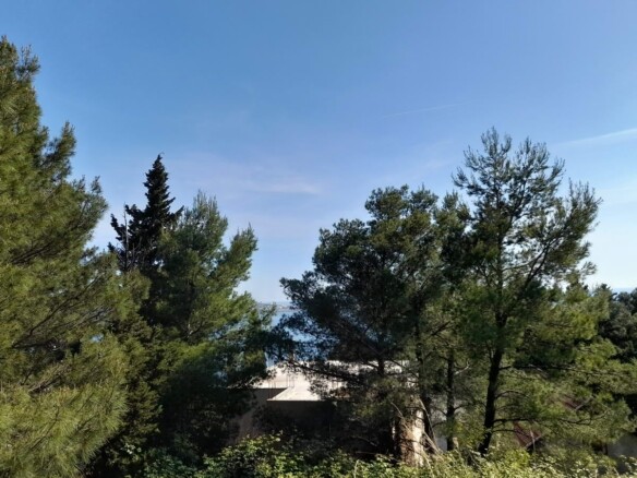 Plac sa započetim objektom i pogledom na more, Bar — fotografija 5
