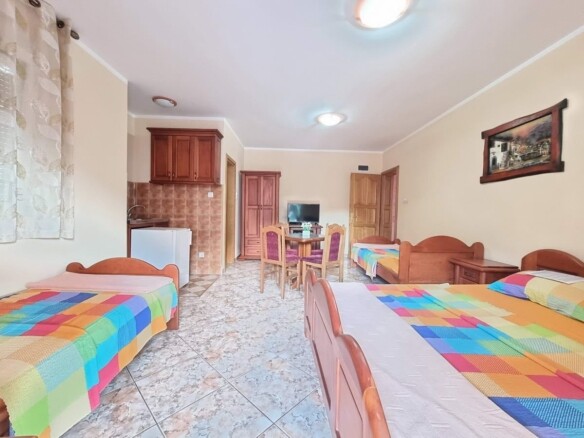 Kuća sa apartmanima u naselju Maine, Budva — fotografija 6