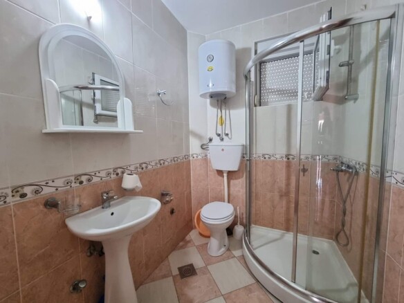 Kuća sa apartmanima u naselju Maine, Budva — fotografija 17