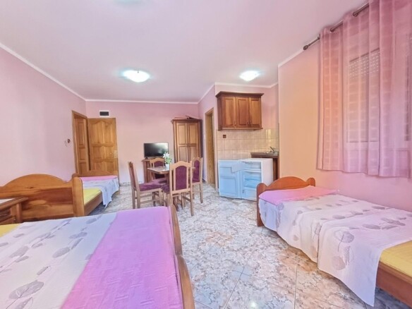Kuća sa apartmanima u naselju Maine, Budva — fotografija 18