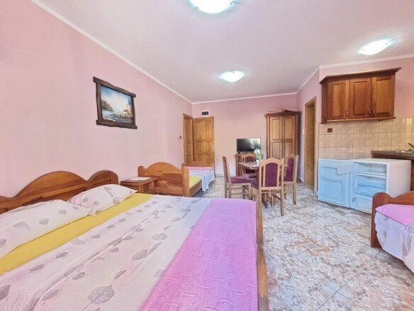 Kuća sa apartmanima u naselju Maine, Budva — fotografija 19