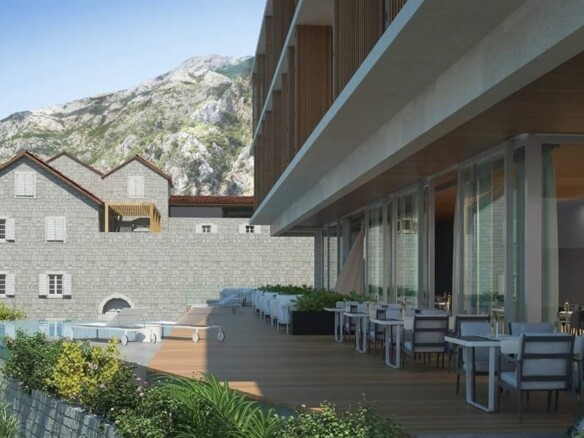 Plac sa starom palatom uz more u Risanu, Kotor — fotografija 2