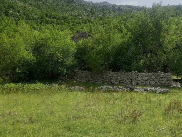 Neurbanizovano zemljište u Dragalju, Kotor — fotografija 2