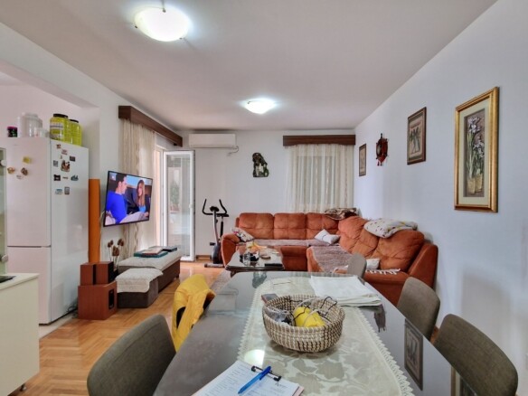 Namješten dvosoban stan u Rozinu, Budva — fotografija 3