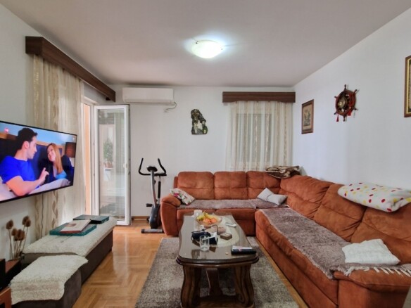 Namješten dvosoban stan u Rozinu, Budva — fotografija 8