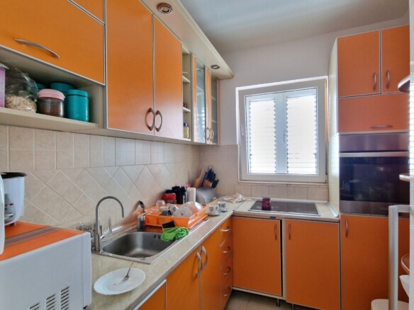 Namješten dvosoban stan u Rozinu, Budva — fotografija 10