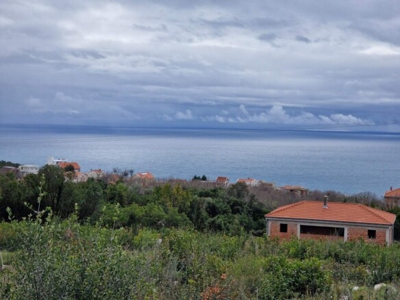 Urbanizovan plac s pogledom na more u Krimovici, Kotor — fotografija 2