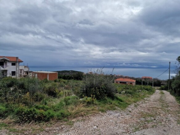 Urbanizovan plac s pogledom na more u Krimovici, Kotor — fotografija 3