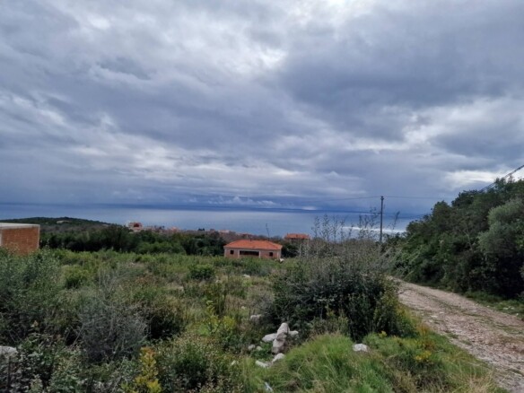 Urbanizovan plac s pogledom na more u Krimovici, Kotor — fotografija 4