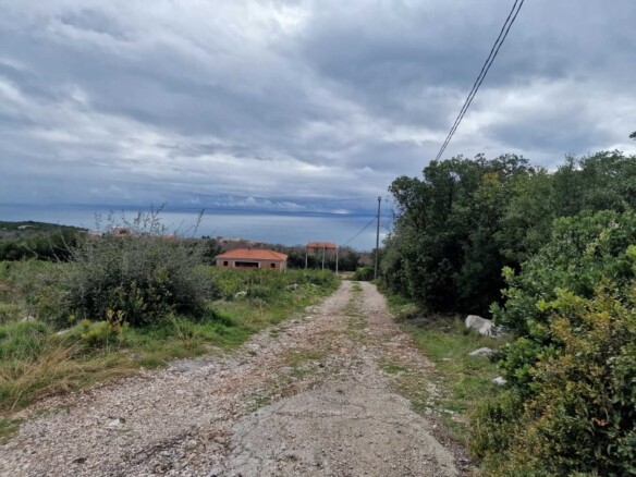 Urbanizovan plac s pogledom na more u Krimovici, Kotor — fotografija 5