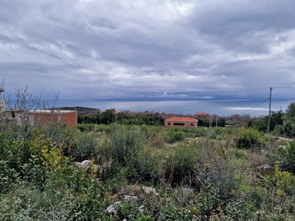 Urbanizovan plac s pogledom na more u Krimovici, Kotor — fotografija 8