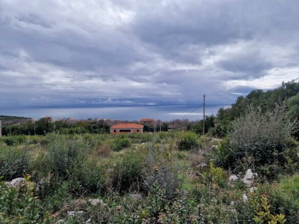 Urbanizovan plac s pogledom na more u Krimovici, Kotor — fotografija 9