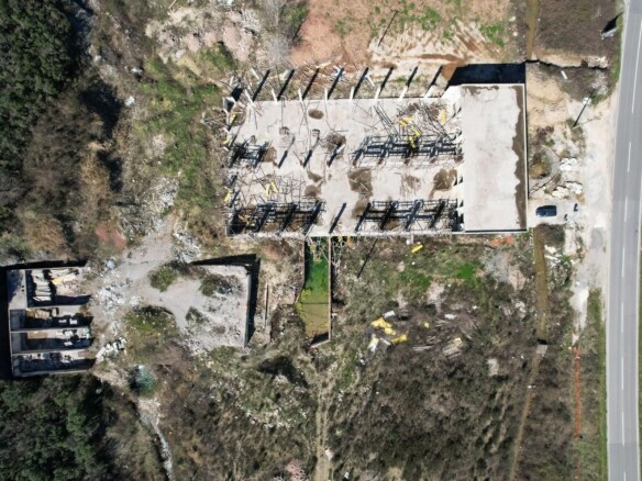 Urbanizovan plac sa objektom u Kubasima, Kotor — fotografija 6