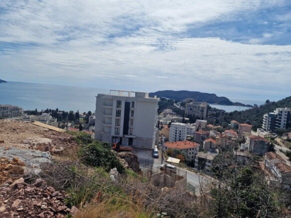 Plac sa pogledom na more u Bečićima, Budva — fotografija 2